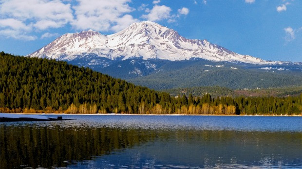 Các sử gia phát hiện nhiều cổ vật ở núi Shasta cho thấy đây từng là nơi sinh sống của một số bộ lạc bản địa Bắc Mỹ trong hơn 9.000 năm.