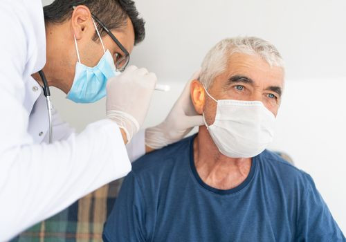 Hiện các nhà khoa học chưa thể đưa ra câu trả lời chính xác cho việc virus SARS-CoV-2 xâm nhập vào tai trong của con người như thế nào.