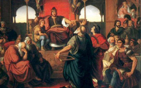 Người Hung Nô có tập tục không dùng phụ nữ trong bộ tộc để tuẫn táng cùng người chết. Thay vào đó, họ sử dụng những tù binh bắt được từ các khu vực láng giềng, bộ tộc lân cận.