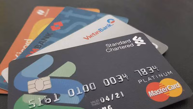 Do mỗi ngân hàng có những quy định, chính sách khác nhau về việc đổi thẻ ATM từ sang thẻ chip nên khách hàng nên liên hệ trực tiếp với từng ngân hàng để được tư vấn và hỗ trợ để biết thông tin chính xác.