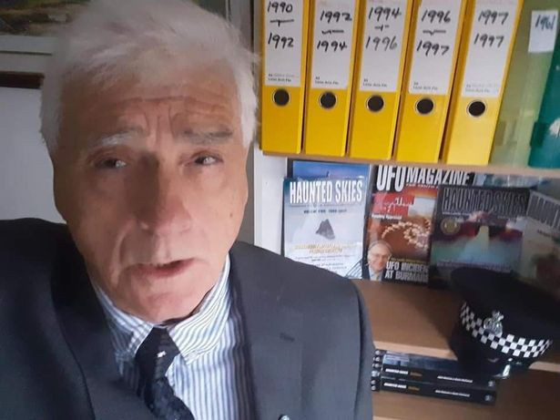 Ông Hanson cho biết mới công bố khoảng 1/10 số tài liệu về UFO đang nắm giữ. Trong thời gian tới, ông sẽ sắp xếp và công khai với mọi người.