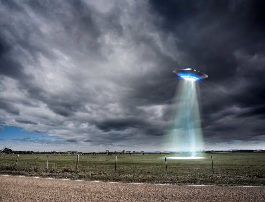 "Đó là một vật thể hình elip với từ trường màu xanh xung quanh, với một đường gợn sóng màu đỏ ở chính giữa", ông Hanson nhớ lại lời con trai kể.