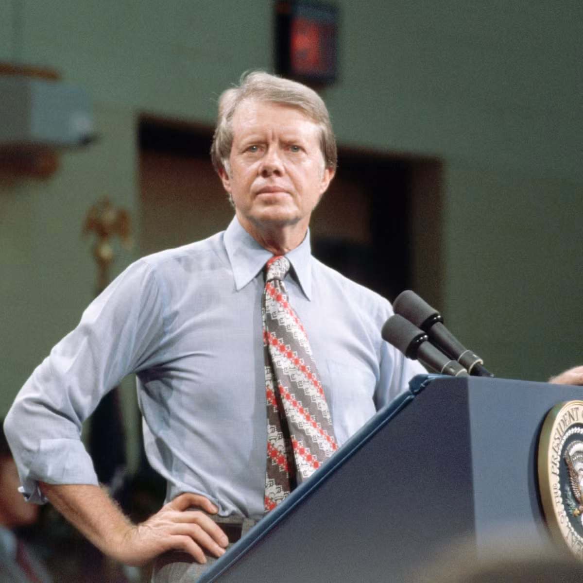 Kết thúc cuộc bầu cử Tổng thống Mỹ năm 1976, ông Carter đánh bại Tổng thống Gerald Ford và trở thành chủ nhân mới của Nhà Trắng kể từ năm 1977. Trong suốt nhiệm kỳ, Tổng thống Carter đã thể hiện sự quan tâm với UFO, đặc biệt là sự cố ở Roswell, thành phố ở bang New Mexico năm 1952.