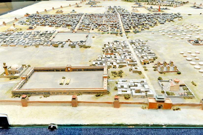 Do đó, Karakorum dần trở thành trung tâm kinh tế, chính trị, thương mại, văn hóa của cả nước. Nhiều sứ thần thương nhân, thợ thủ công... đổ về kinh đô để thiết lập mạng lưới thương mại, giao lưu văn hóa...