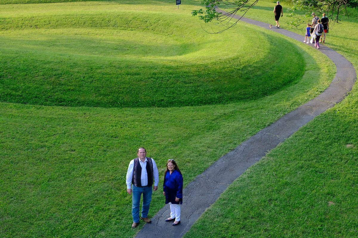 Các nhà khoa học đã tìm thấy một số ngôi mộ gần Gò Rắn. Từ đây, họ suy đoán gò đất đặc biệt này có thể do con người tạo ra nhưng với mục đích gì thì chưa thể lý giải.