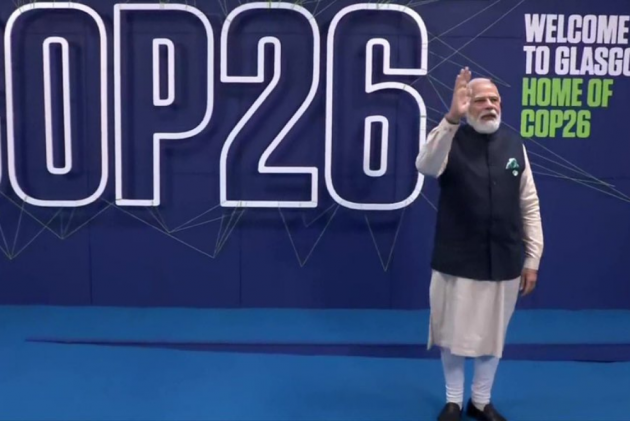 Song song với đó, lãnh đạo các nước tham dự hội nghị COP26 ngày 1/11 cam kết ngăn chặn và đẩy lùi nạn phá rừng cũng như tình trạng suy thoái đất vào cuối thập niên này, thông qua đóng góp 19 tỷ USD vào quỹ công-tư đầu tư vào bảo vệ và phục hồi rừng.