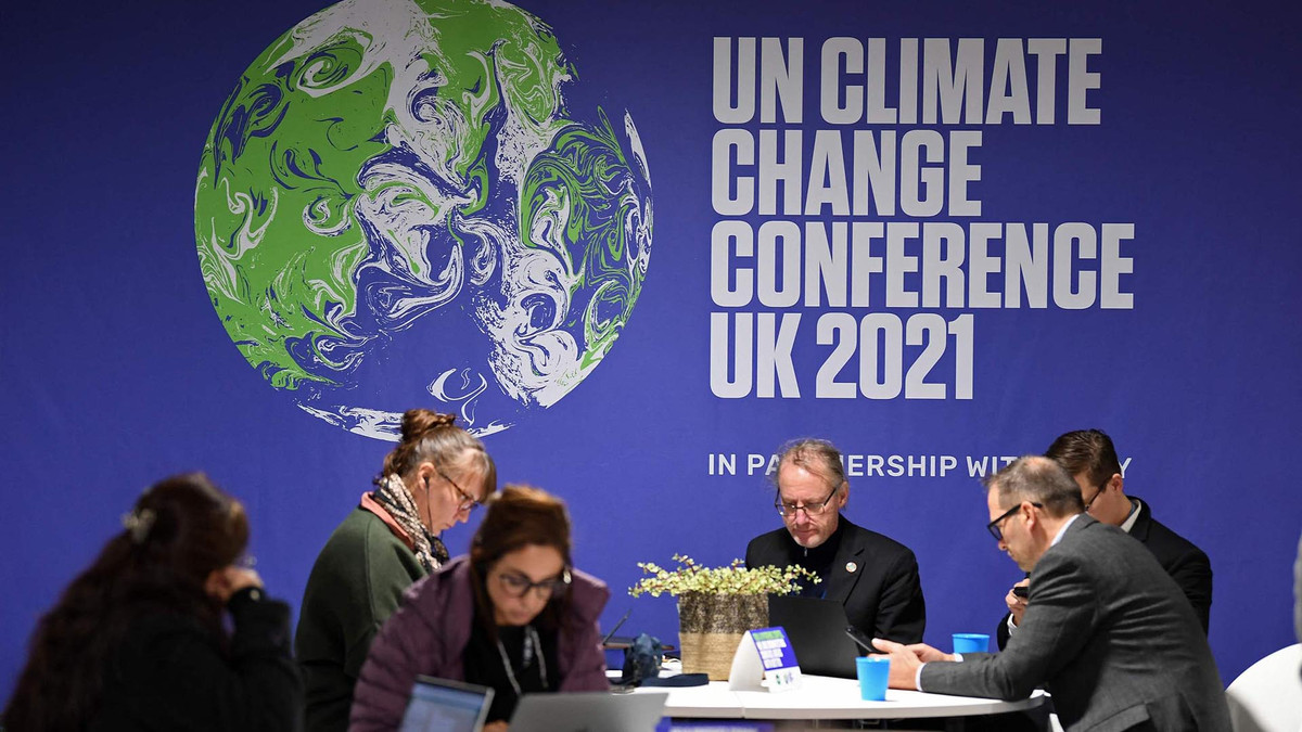 Vào ngày 1/11, hơn 120 lãnh đạo quốc gia có phiên thảo luận về các giải pháp chống biến đổi khí hậu tại COP26 diễn ra ở Glasgow, Scotland, Vương quốc Anh. Hội nghị này được giới chuyên gia kỳ vọng sẽ góp phần thúc đẩy các nước chung tay giải cứu Trái đất khỏi các tác động nguy hiểm của biến đổi khí hậu.