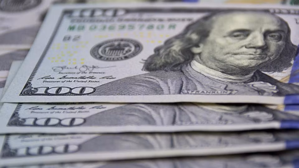 Theo đó, họ nhận được câu trả lời của luật sư là hoàn toàn có thể dùng vì đã mua lại ngôi nhà từ người chủ cũ. Kết quả kiểm tra cho thấy những tờ tiền được in từ những năm 1928 - 1934. Vợ chồng này lên kế hoạch dùng số tiền đó để trả nốt khoản nợ mua nhà.