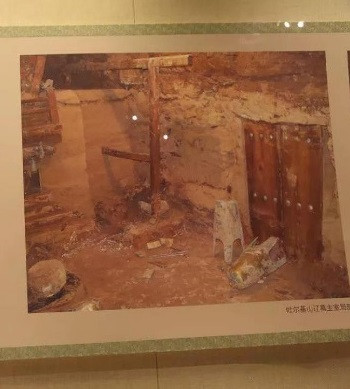 Theo đó, họ phát hiện chất lỏng chảy ra từ thi hài trên là thủy ngân. Chất độc này chảy ra từ bụng của người phụ nữ. Phần mặt, lõi xương và móng tay của người này bị thâm đen. Từ đây, nhóm nghiên cứu suy đoán người xưa sử dụng thủy ngân để ngăn chặn quá trình phân hủy của tử thi.