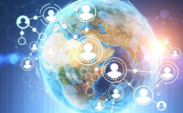 "Netflix biết bạn muốn xem gì. Amazon nắm rõ việc bạn sẽ tiêu tiền vào đâu. Trong vòng 10, 20 đến 30 năm nữa, các thuật toán như vậy có thể cho biết bạn nên học đại học nào, làm việc ở đâu, kết hôn với ai, thậm chí là bỏ phiếu cho ứng viên nào", ông Harari cảnh báo sự nguy hiểm của AI trong tương lai.