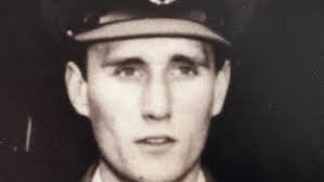 Trường hợp mất tích của phi công Frederick Valentich sau khi nhìn thấy UFO là một trong những bí ẩn lớn của nhân loại. Đến nay, giới chuyên gia vẫn chưa tìm ra lời giải cho vụ việc này.