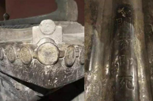 Quan tài chứa thi hài bé gái được chế tác vô cùng tinh xảo. Không những vậy, bên trên quan tài còn khắc lời nguyền rùng rợn khiến giới chuyên gia "thót tim".