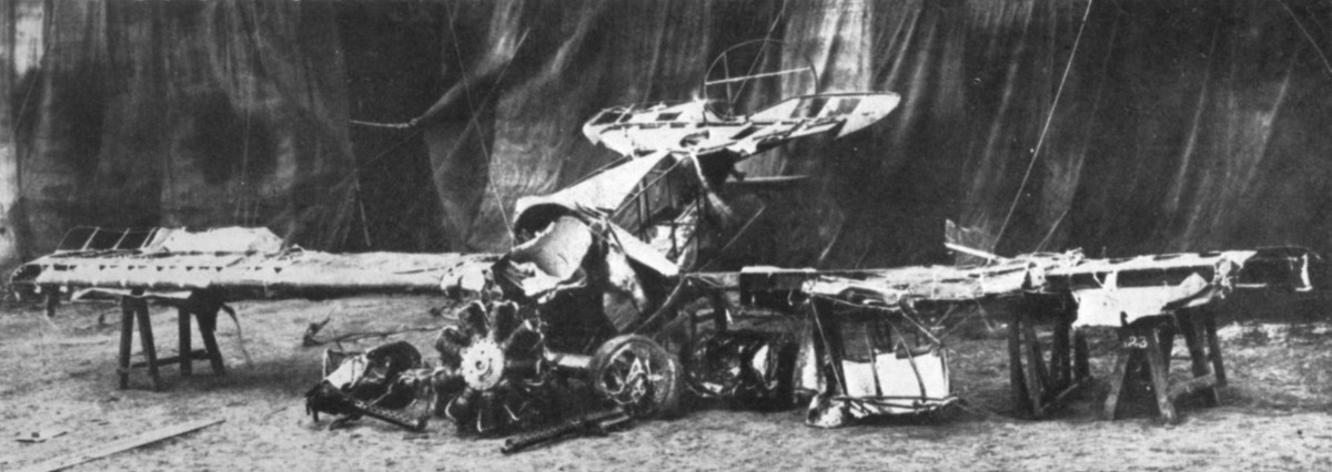 Tuy nhiên, "Nam tước Đỏ" Richthofen tử trận trong một cuộc không chiến vào tháng 4/1918. Máy bay của ông bị lực lượng Anh và Canada bắn hạ. Vào thời điểm tử vong, phi công nổi tiếng của Đức mới 25 tuổi.