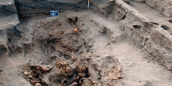 Theo các chuyên gia, ngôi mộ có niên đại khoảng 1.000 năm tuổi. Những người được chôn cất trong mộ cổ này trong khoảng thời gian từ năm 1000 - 1200.