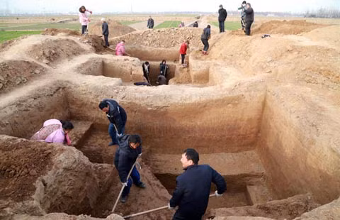 Theo quan niệm dân gian, nếu người nào cả gan lấy huyết ngọc ra khỏi thi hài thì sẽ đối mặt với nhiều chuyện xui xẻo, thậm chí là có kết thúc bi kịch.