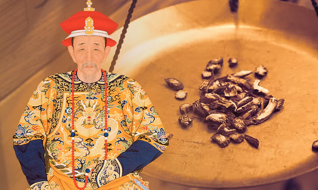 Về sau, một nhóm trộm mộ khoảng 30 người thành công trong việc lẻn vào lăng mộ của Khang Hy. Chúng vơ vét được nhiều ngọc ngà châu báu, đồ tùy táng giá trị.