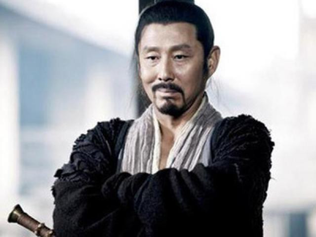 Với xuất thân trong một gia đình nông dân bình thường ở huyện Phong thuộc Giang Tô, Lưu Bang từng bước gây dựng sự nghiệp từ hai bàn tay trắng. Để trở thành bậc cửu ngũ chí tôn được vạn người kính trọng, ông có những "bí kíp" lãnh đạo giúp đạt được nhiều mục tiêu.