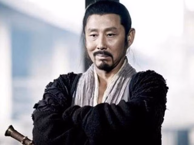 Với xuất thân trong một gia đình nông dân bình thường ở huyện Phong thuộc Giang Tô, Lưu Bang từng bước gây dựng sự nghiệp từ hai bàn tay trắng. Để trở thành bậc cửu ngũ chí tôn được vạn người kính trọng, ông có những "bí kíp" lãnh đạo giúp đạt được nhiều mục tiêu.