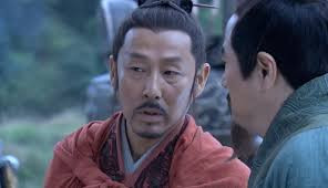 Là người xuất thân từ nông dân và có tư tưởng cởi mở, Lưu Bị biết lắng nghe ý kiến của những người dưới trướng. Khi những đề xuất của cấp dưới khả thi, Lưu Bang sẵn sàng tiếp thu và thực hiện.