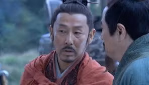 Là người xuất thân từ nông dân và có tư tưởng cởi mở, Lưu Bị biết lắng nghe ý kiến của những người dưới trướng. Khi những đề xuất của cấp dưới khả thi, Lưu Bang sẵn sàng tiếp thu và thực hiện.