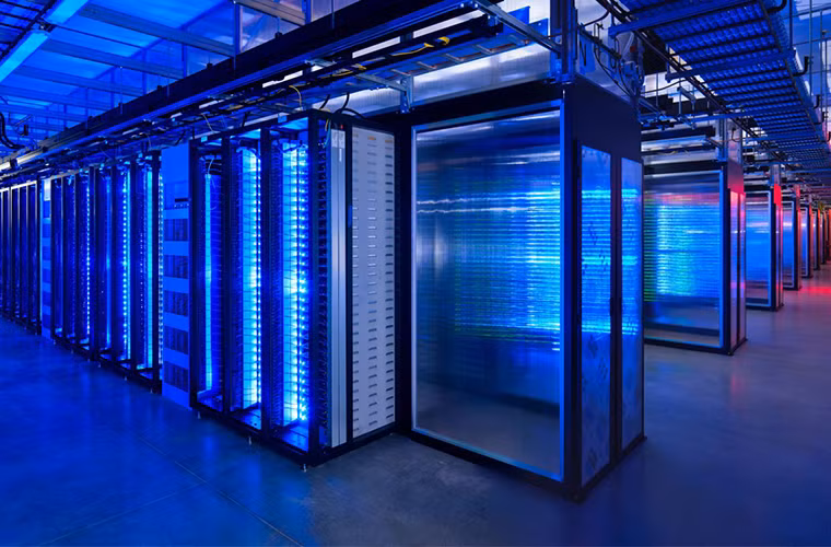 Công nghệ "Dữ liệu lớn": Big Data - thuật ngữ ám chỉ đến một công cụ mới giúp các công ty phân tích lưu lượng thông tin ở mức độ khổng lồ - sẽ phát triển thành một thị trường khổng lồ. Các công ty sẽ tiếp tục gia tăng việc tận dụng các thông tin dữ liệu trên mạng phục vụ cho kinh doanh, Schachter viết.