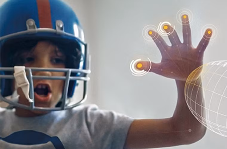 Máy tính tương tác: Máy tính sẽ có khả năng nhận thức nhiều hơn nhờ vào sự kết hợp các công nghệ nhận diện cử chỉ, giọng nói và hình ảnh được cài đặt trong máy tính. Bắt đầu từ năm sau, máy ảnh 2D tích hợp trong máy tính sẽ được thay thế bằng công nghệ máy ảnh RealSense 3D của Intel, có khả năng nhận diện các đối tượng và thậm chí là đo được khoảng cách giữa chúng.