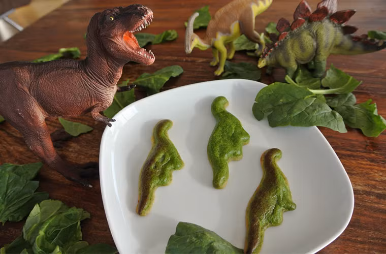 "Foodini"còn khuyến khích trẻ em ăn uống lành mạnh, với những món ăn mới lạ như bánh Spinach Quiche "khủng long" này.