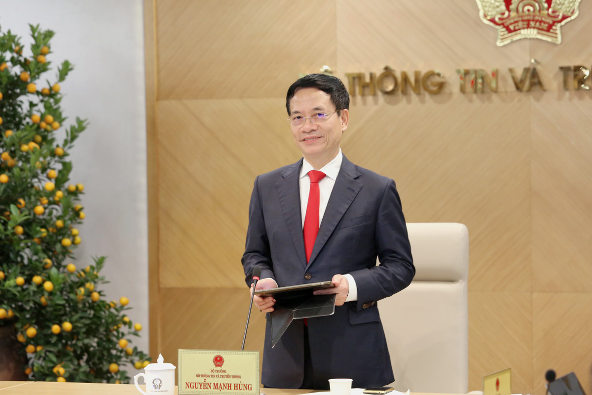 Dieu nhan gui cuoi nam cua Bo truong TT&TT Nguyen Manh Hung