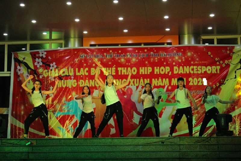  Giải Hiphop Dance các Câu lạc bộ tại Trung tâm Văn hóa Xứ Đông từ 19h30 đến 21h ngày 21/1 – Đêm Giao thừa.