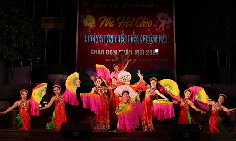  Chương trình biểu diễn nghệ thuật chèo truyền thống tại Quảng trường Độc lập lúc 20h ngày 24/1, tức mùng 3 Tết Quý Mão.