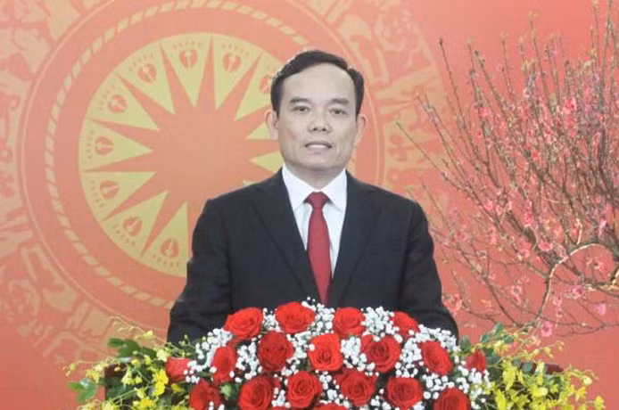 Trong quá trình công tác, ông Trần Lưu Quang từng trải qua nhiểu chức vụ. Ông Quang từng là chuyên viên tại Sở Kế hoạch và Đầu tư, Công ty Phát triển hạ tầng Khu Công nghiệp Tây Ninh; Trưởng phòng thuộc Sở Kế hoạch và Đầu tư; Phó Ban Quản lý Khu kinh tế Cửa khẩu Mộc Bài; Phó Giám đốc Sở Kế hoạch và Đầu tư; Chủ tịch UBND rồi Bí thư Huyện ủy Trảng Bàng, tỉnh Tây Ninh. 