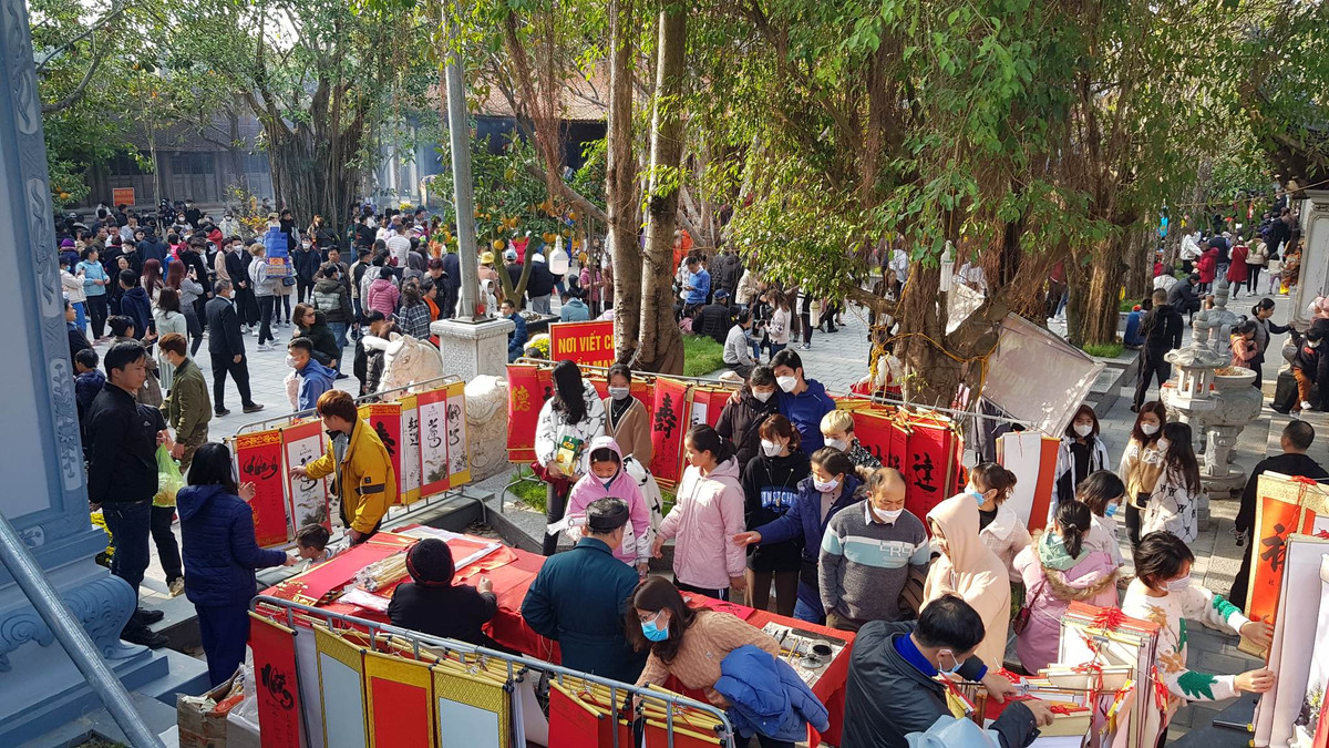 Một góc thư pháp tại Đền Tranh