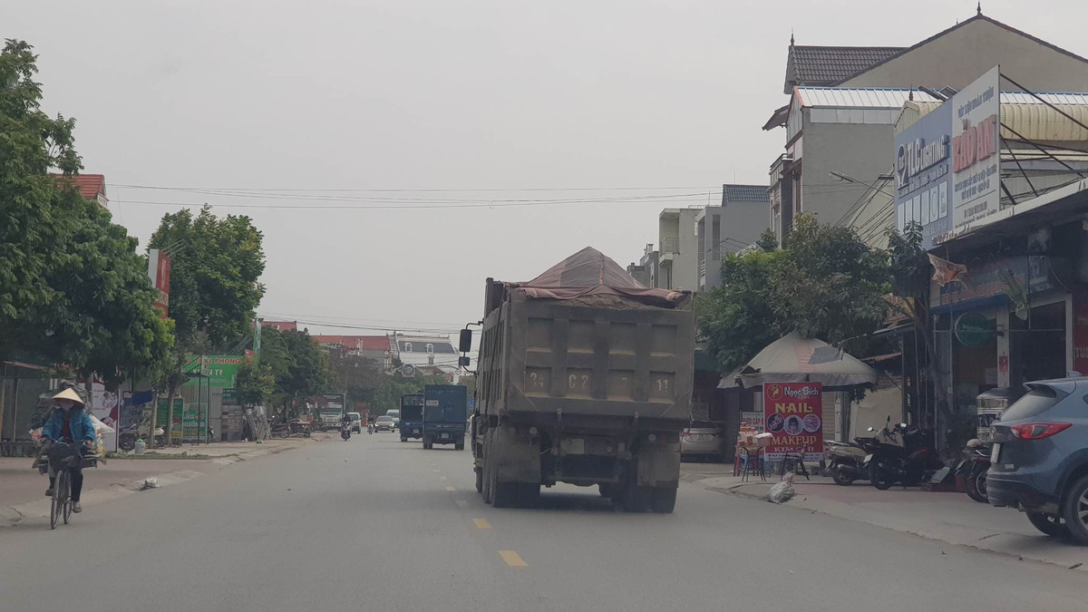 Hải Dương: Nhiều xe có dấu hiệu quá tải lưu thông đường tỉnh 390C - Hình 3 Hai Duong: Nhieu xe co dau hieu qua tai luu thong duong tinh 390C-Hinh-3