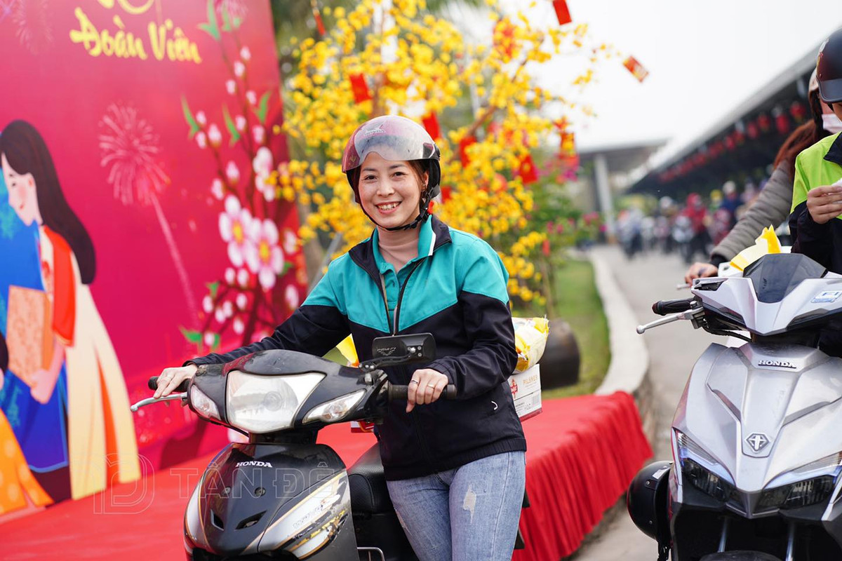 Để tặng quà Tết chu đáo cho công nhân, từ tháng 9/2022, công ty đã xây dựng kế hoạch về chương trình quà tết. "Chúng tôi đã có sự tuyên truyền từ nhiều ngày trước. Hơn nữa, mấy năm qua, công ty đã thực hiện rồi nên việc thực hiện suôn sẻ, không gặp phải vướng mắc gì”, ông Định nói. 