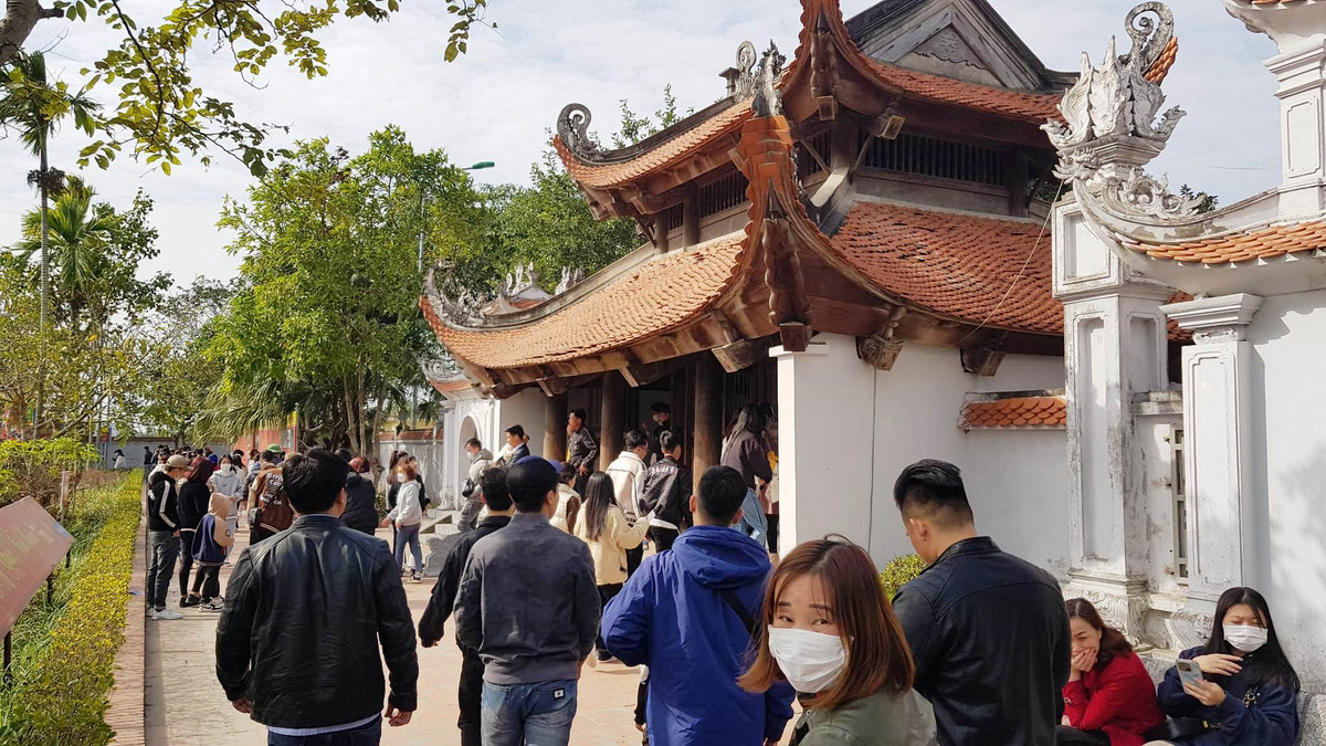 Theo sử sách, Thiền sư Tuệ Tĩnh là người đã xây dựng nền móng của Y học cổ truyền nước nhà với truyền thống chữa bệnh bằng thuốc Nam, theo phương châm “Nam dược trị Nam nhân” (thuốc Nam để chữa bệnh cho người Nam). Ông đã khởi xướng phong trào trồng cây thuốc ở gia đình, vườn chùa và thu giữ, dự trữ dược liệu theo thời vụ để có sẵn thuốc chữa bệnh kịp thời.