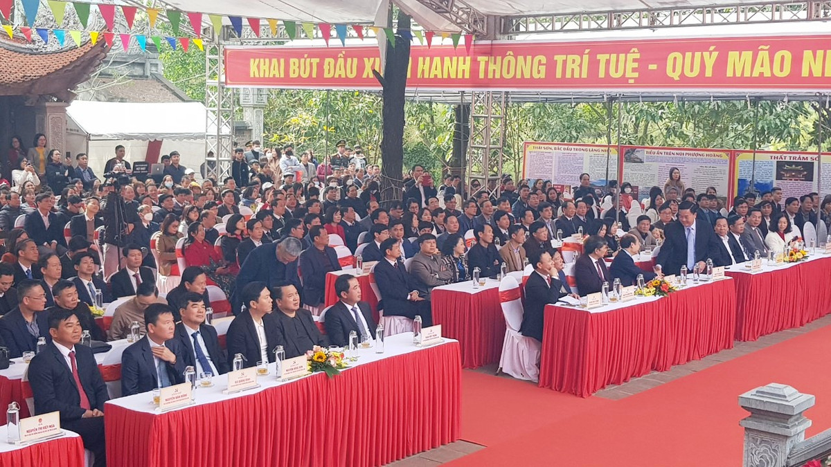 Các đại biểu dự lễ khai bút.