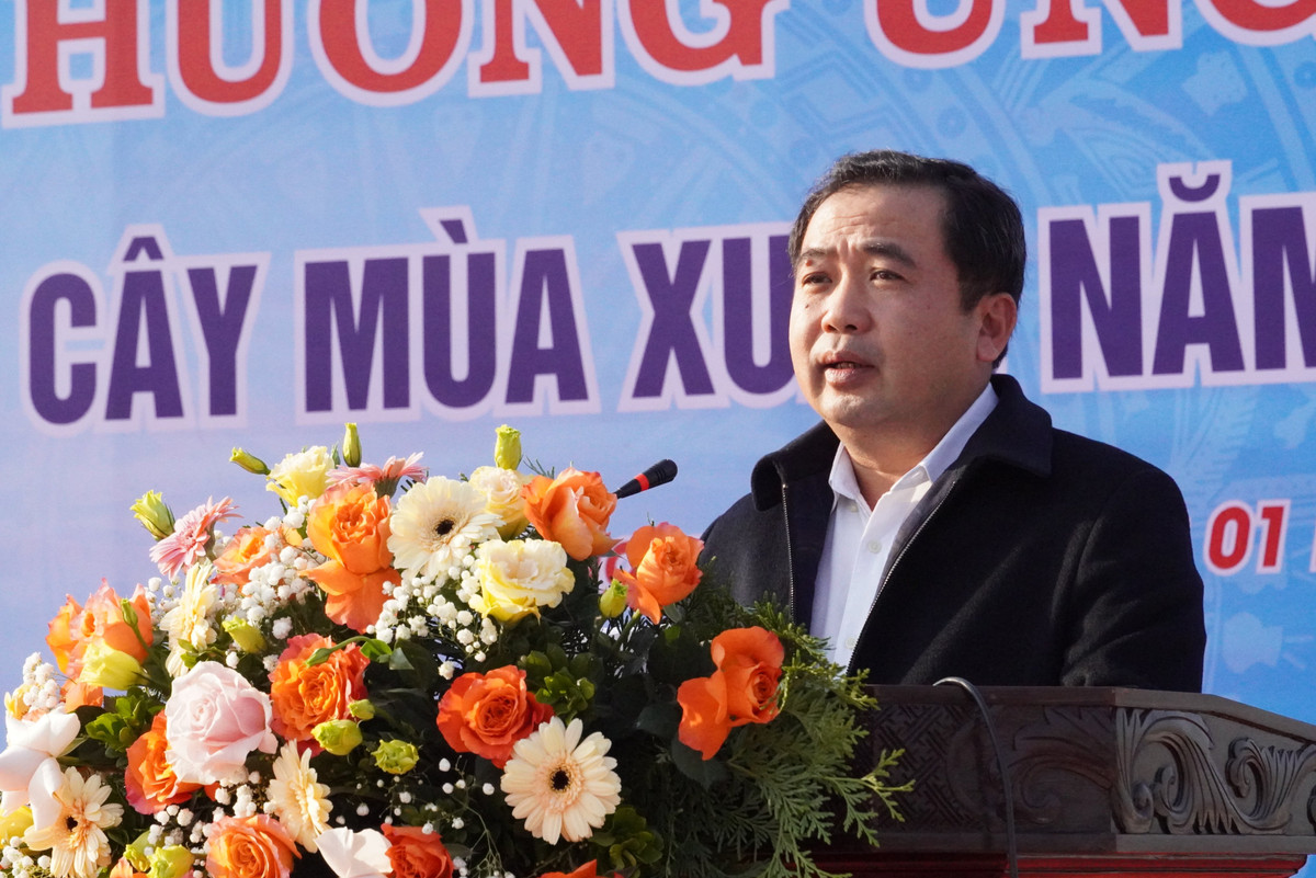 Hai Duong: Bi thu Tinh uy phat dong Tet trong cay xuan Quy Mao 2023