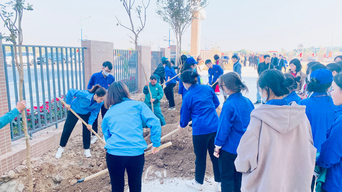 Hai Duong: Bi thu Tinh uy phat dong Tet trong cay xuan Quy Mao 2023-Hinh-8