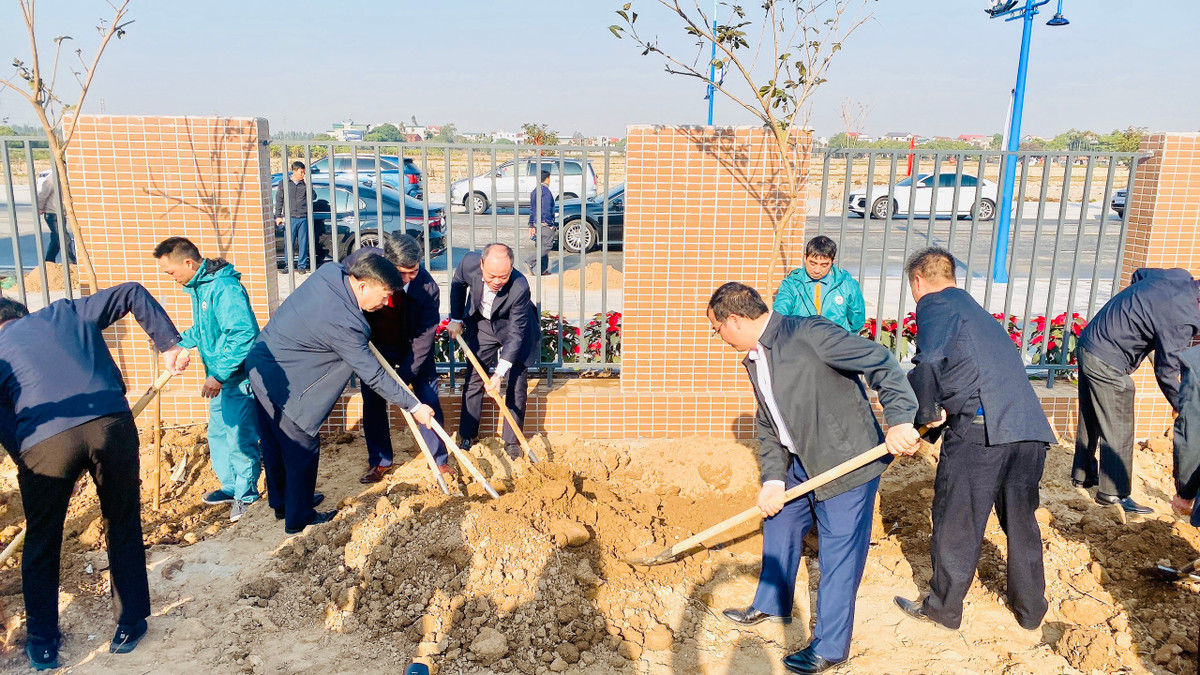 Hai Duong: Bi thu Tinh uy phat dong Tet trong cay xuan Quy Mao 2023-Hinh-6