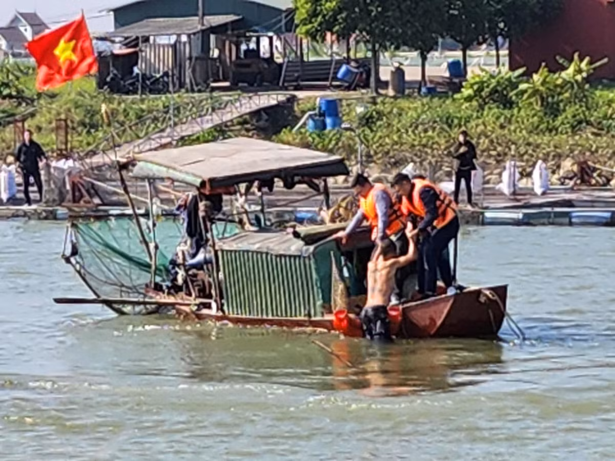 Hải Dương: Đã bắt giữ nghi phạm sát hại người đàn ông tại nhà - Hình 2 Hai Duong: Da bat giu nghi pham sat hai nguoi dan ong tai nha-Hinh-2