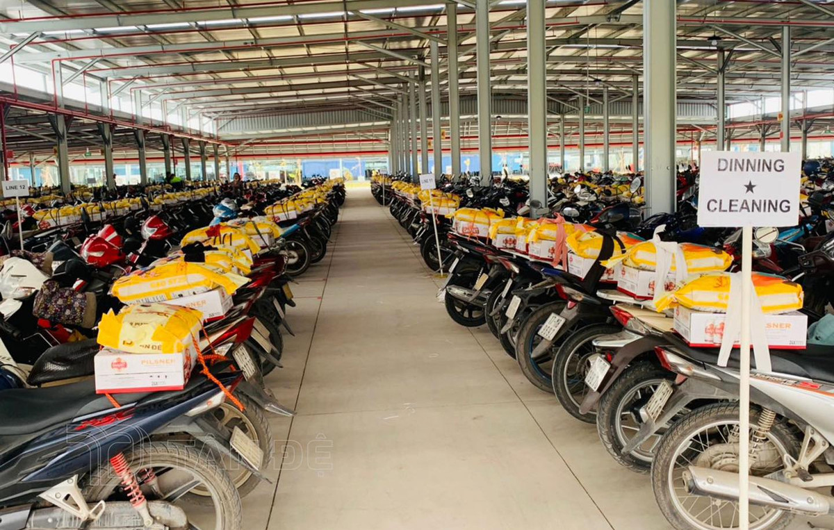 Một công nhân cho biết, đây không phải lần đầu nhận quà Tết như vậy nhưng lần nào cũng khiến chị xúc động.