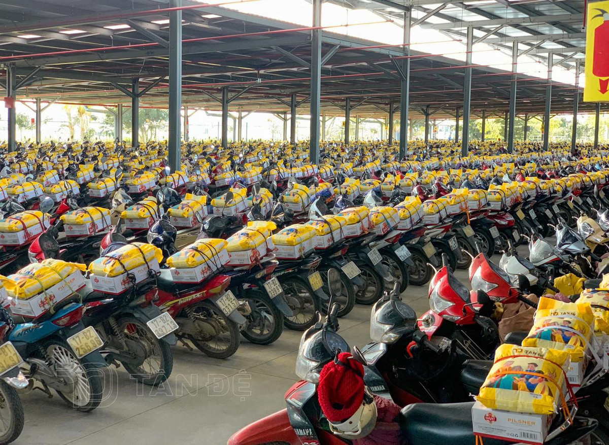 Nhiều người khen ngợi lãnh đạo doanh nghiệp này đã quan tâm chu đáo đến người lao động trong dịp Tết đến xuân về. Món quà có thể không nhiều giá trị về vật chất nhưng lại mang giá trị tinh thần rất lớn để động viên, khích lệ công nhân.