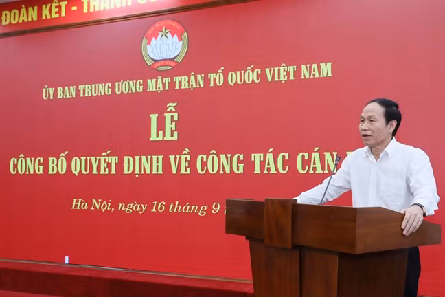 Tháng 3/2018, Ban Bí thư chỉ định ông Châu tham gia Ban Chấp hành, Ban Thường vụ và giữ chức Phó bí thư Tỉnh ủy Hậu Giang.