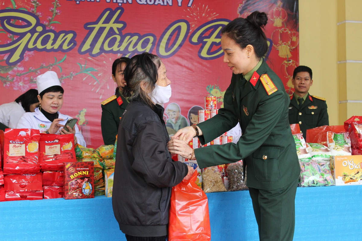 Gian hàng 0 đồng tại BV Quân y 7…ấm lòng bệnh nhân ngày Tết - Hình 2 Gian hang 0 dong tai BV Quan y 7…am long benh nhan ngay Tet-Hinh-2
