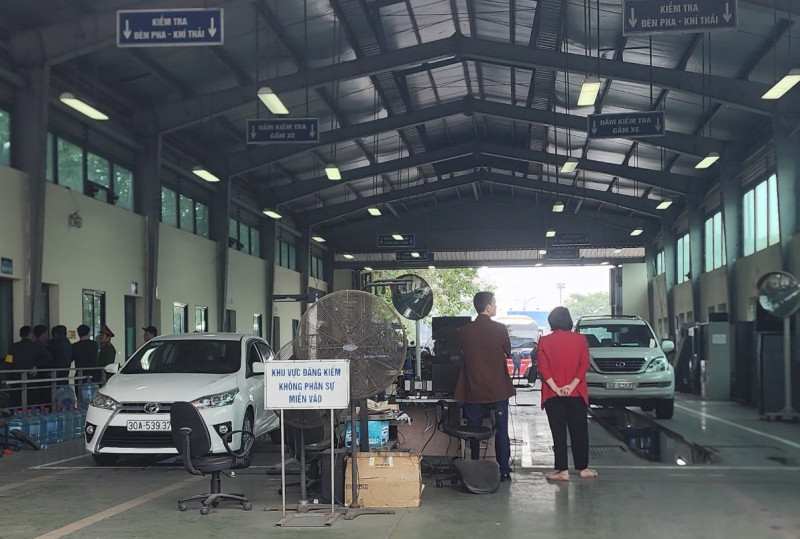 Ha Noi: Khoi to 18 bi can, tam giu 57 doi tuong tai cac TT dang kiem