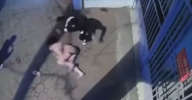 Theo lời khai của Thành, sau khi rủ chị P đi chơi nhưng chị P nói bận do phải làm việc tại cửa hàng, khoảng 22h hơn tối 12/1, tại số 84 Vương Thừa Vũ, Thành bắt gặp chị P đang đứng cùng anh D và được chị P khẳng định anh D là người yêu nên xảy ra cãi vã. Thành dùng con dao gọt hoa quả mới mua đâm chị P. nhiều nhát khiến cô gái tử vong. Anh D vào can ngăn cũng bị Thành đâm vào vai trái. Gây án xong, Thành vứt dao tại hiện trường, lạnh lùng bỏ đi. Ngày 14/1, Thành đến Công an quận Thanh Xuân đầu thú.