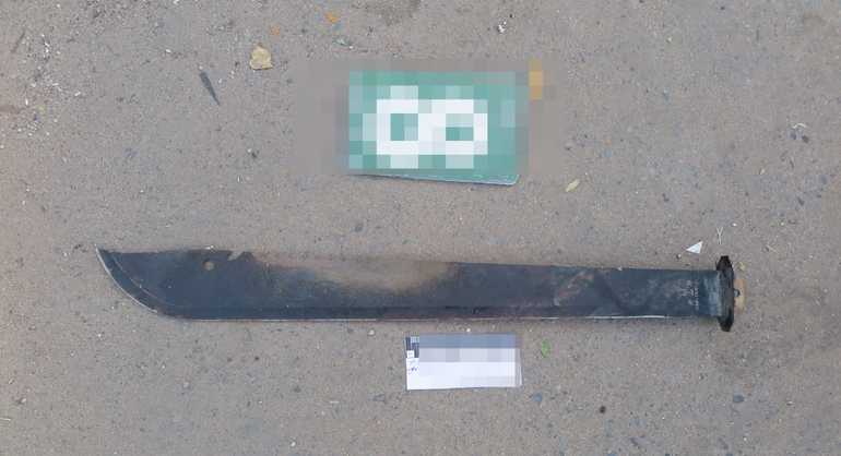  Chồng chém vợ tai biến tử vong tại nhà riêng ở Nghệ An: Khoảng hơn 9h sáng 14/1, tại gia đình ông L.V.N. (SN 1966, ở bản Lam Hợp, xã Tri Lễ, huyện Quế Phong, Nghệ An) xảy ra vụ xô xát giữa 2 vợ chồng, khiến bà L.T.X. (SN 1971), vợ ông N. tử vong. Vợ chồng ông N, bà X có 5 người con. Hoàn cảnh gia đình khó khăn, ông N. có biểu hiện bị thần kinh đã lâu, bà X. bị tai biến. (Ảnh minh họa).