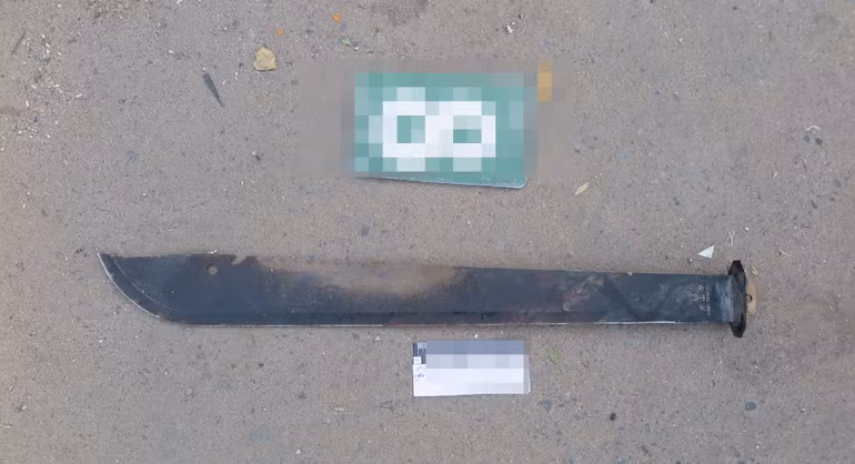  Chồng chém vợ tai biến tử vong tại nhà riêng ở Nghệ An: Khoảng hơn 9h sáng 14/1, tại gia đình ông L.V.N. (SN 1966, ở bản Lam Hợp, xã Tri Lễ, huyện Quế Phong, Nghệ An) xảy ra vụ xô xát giữa 2 vợ chồng, khiến bà L.T.X. (SN 1971), vợ ông N. tử vong. Vợ chồng ông N, bà X có 5 người con. Hoàn cảnh gia đình khó khăn, ông N. có biểu hiện bị thần kinh đã lâu, bà X. bị tai biến. (Ảnh minh họa).