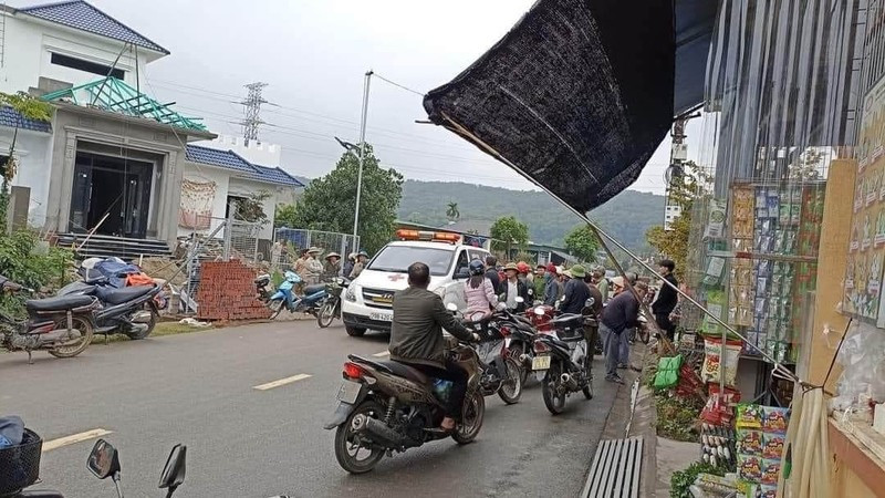  Uống rượu, đâm tử vong chủ sạp thịt lợn do thù tức. Khoảng 9h30 sáng 12/1, tại khu vực ngã tư chợ khu dân cư Nghĩa Vũ, Nguyễn Văn Huyên (SN 1974, khu dân cư Nghĩa Vũ, phường An Sinh) đã dùng dao bầu đâm anh Nguyễn Văn Giáp (SN 1984, trú tại phường An Phụ, thị xã Kinh Môn, chủ sạp thịt lợn) dẫn đến tử vong. Trước khi gây án, Huyên cùng bạn uống rượu gần hết 0,5 lít, sau đó nhớ đến chuyện bị anh Giáp đánh nên đã dùng dao đâm chủ sạp thịt lợn.