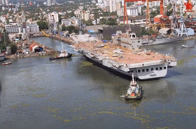 Nó có thể chở 30-40 máy bay gồm các tiêm kích hạm MiG-29K, HAL Tejas cùng trực thăng cảnh báo sớm Ka-31 và trực thăng săn ngầm Sea King, vận tải Dhruv.